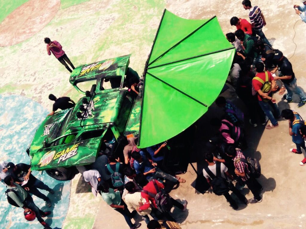 dew-arena-truck