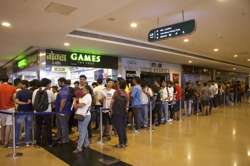 MARVEL'S SPIDERMAN 2: Midnight Launch by Games The Shop