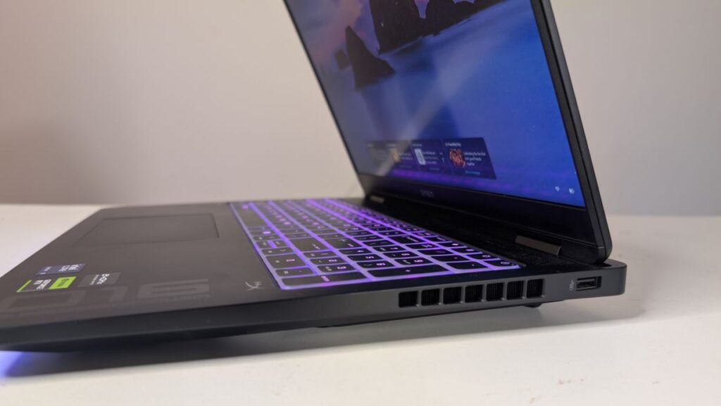 HP OMEN Max 16-ah0076TX right ports