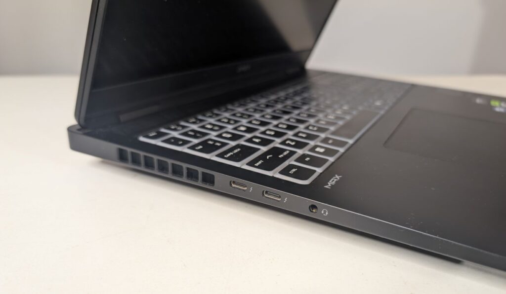 HP OMEN Max 16-ah0076TX left ports