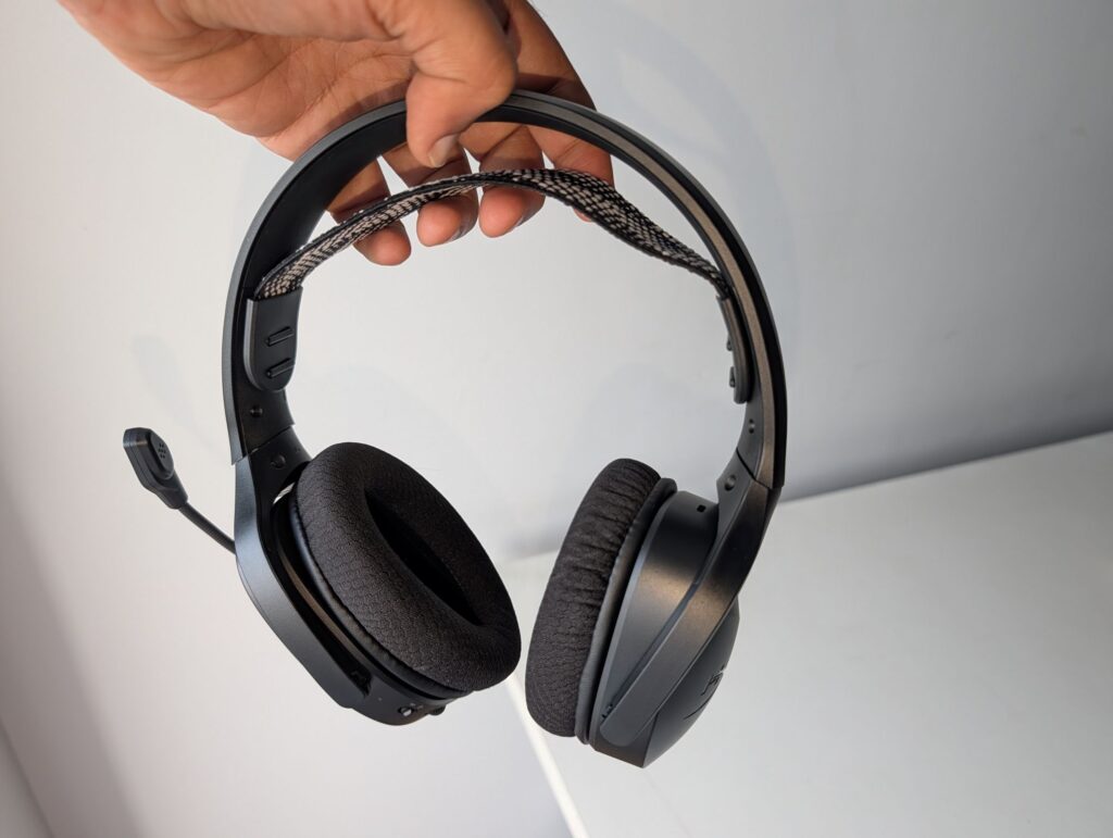 HyperX Cloud Jet in hand